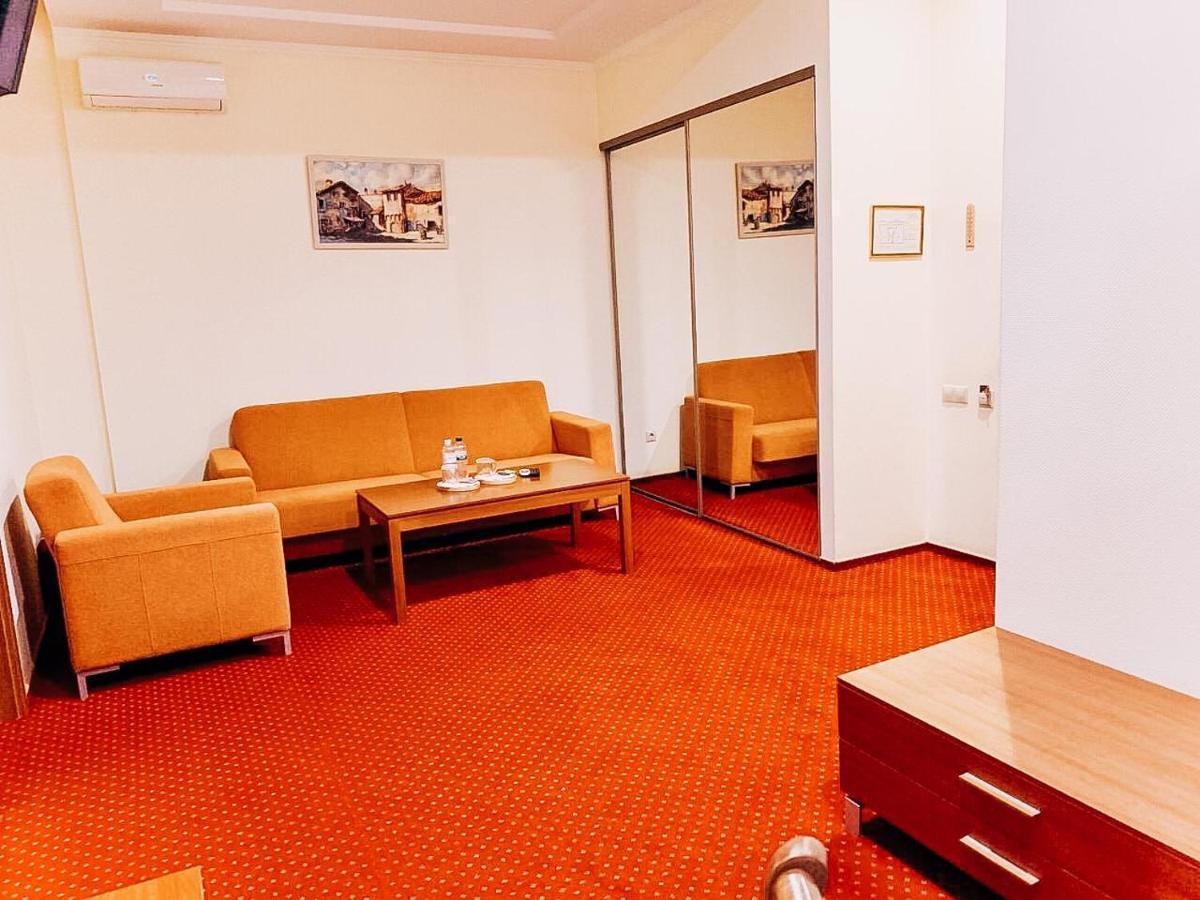 Residence Odesskij Dvorik Odessa Esterno foto